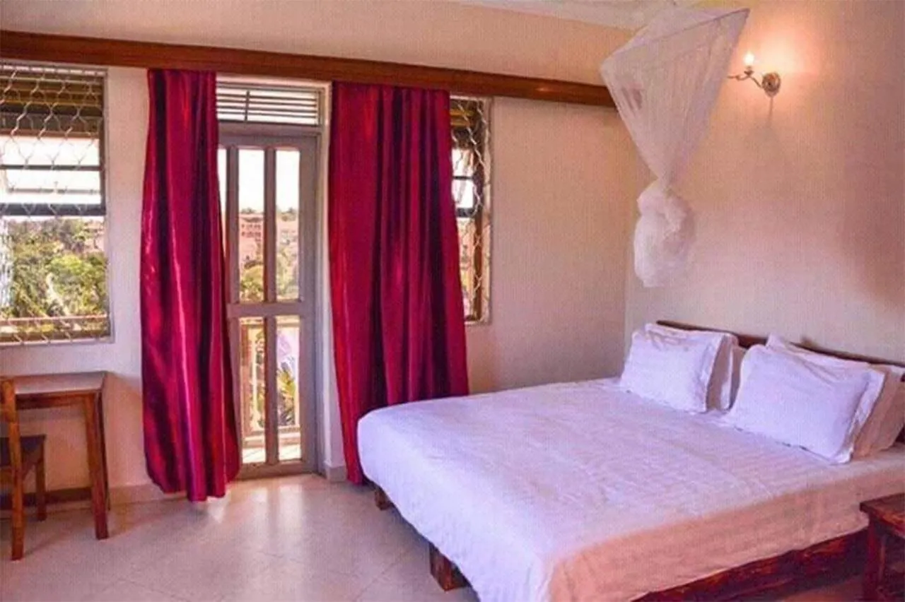 Go Around Kampala All Day To Return To Your Wonderful Apartment أوغندا