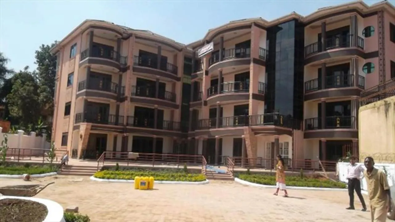 Go Around Kampala All Day To Return To Your Wonderful Apartment أوغندا